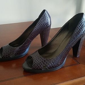 Nine West peep toe shoes